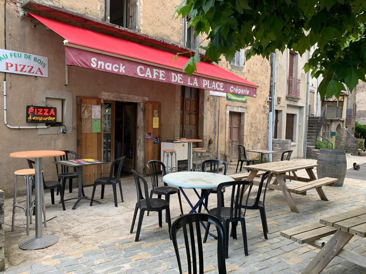 Lanuéjols Cafe De La Place Gite & Chambres D'Hotes "Lou Pastre" المظهر الخارجي الصورة