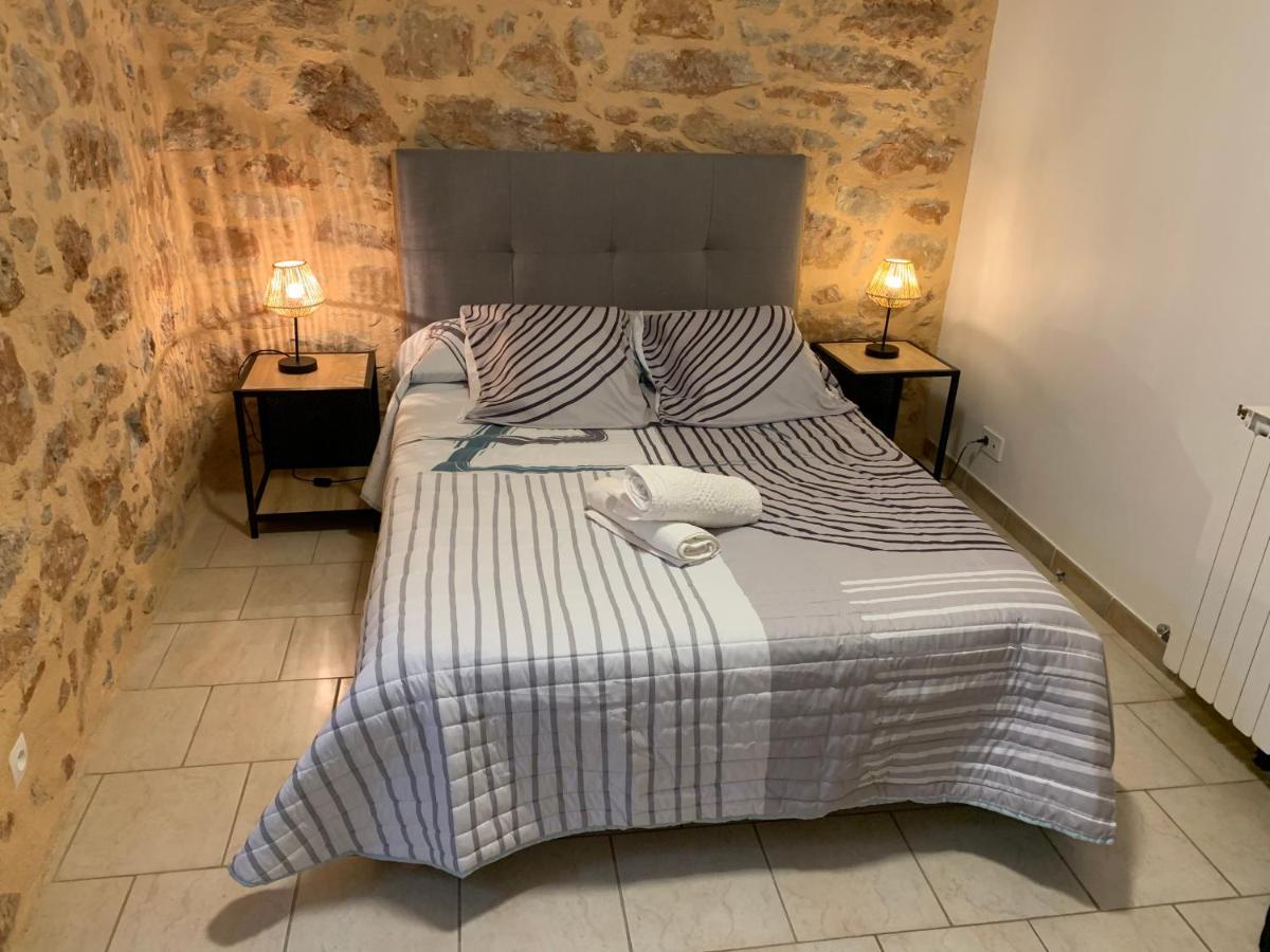 Lanuéjols Cafe De La Place Gite & Chambres D'Hotes "Lou Pastre" المظهر الخارجي الصورة