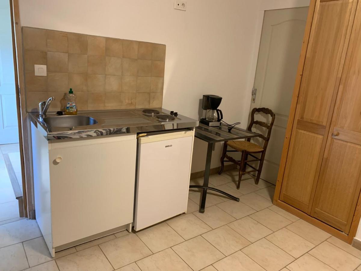 Lanuéjols Cafe De La Place Gite & Chambres D'Hotes "Lou Pastre" المظهر الخارجي الصورة