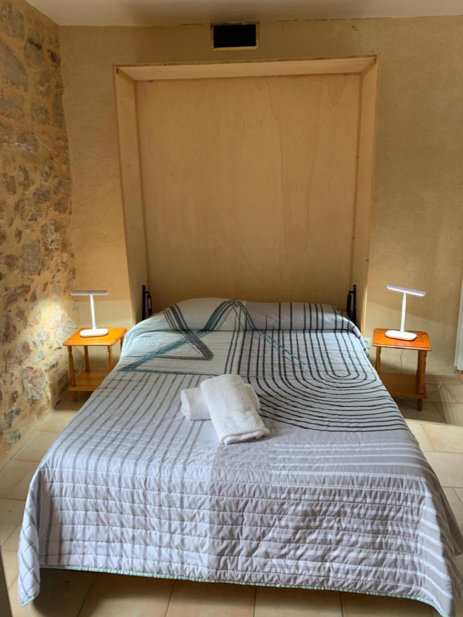 Lanuéjols Cafe De La Place Gite & Chambres D'Hotes "Lou Pastre" المظهر الخارجي الصورة