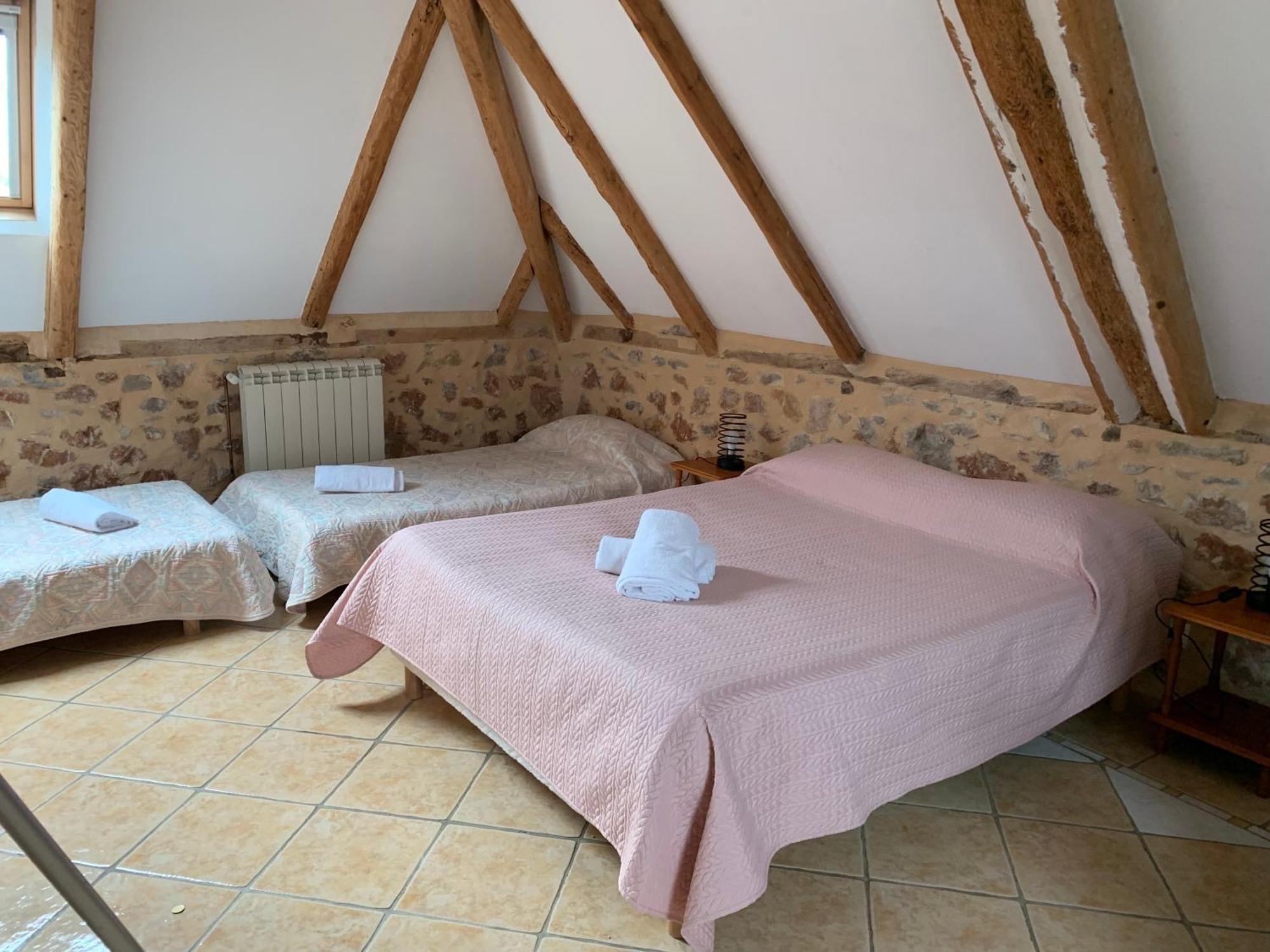 Lanuéjols Cafe De La Place Gite & Chambres D'Hotes "Lou Pastre" المظهر الخارجي الصورة