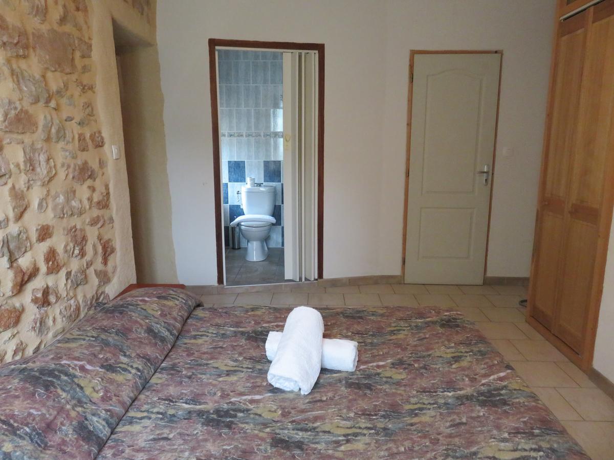Lanuéjols Cafe De La Place Gite & Chambres D'Hotes "Lou Pastre" المظهر الخارجي الصورة